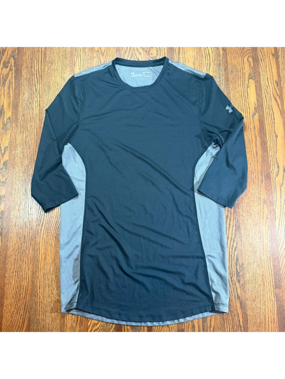 Under Armour Black HeatGear 3/4 Sleeve Mesh Athletic Shirt Men’s Small